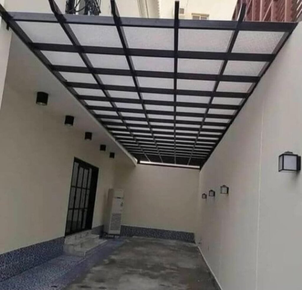 مظلات ممرات لكسان شفاف
