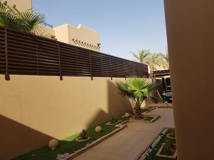 مقاول سواتر الدمام أثناء تنفيذ مشروع ميداني